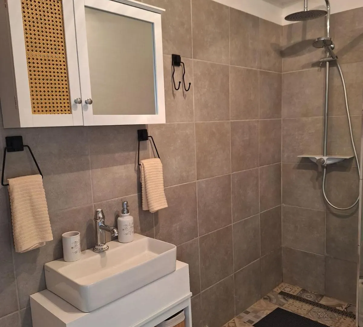 Apartma Under The Drunk Railroad Kozljak Chorvatsko